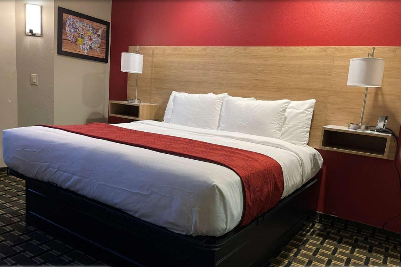 Econo Lodge Inn & Suites Peoria Illinois Exterior foto